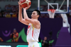 LOL S赛-媒体人：胡明轩打15挡拆不是他个人的问题 CBA后卫都习惯这么打了