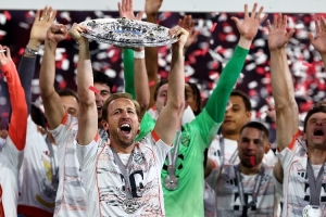 LOL S赛-庆祝太嗨了?孔帕尼谈凯恩替补:这是他第一冠,状态不理想很正常