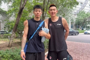 游戏下注-付豪晒与张镇麟&amp;刘雁宇等合照：人生总有很多分岔路口 祝开心顺利