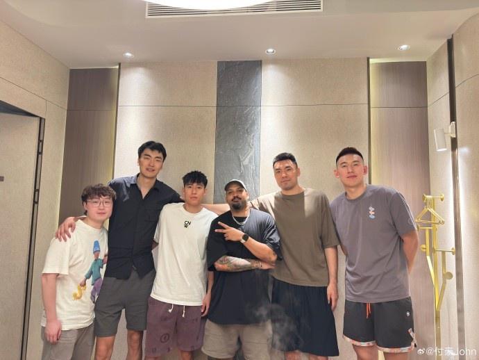 付豪晒与张镇麟&amp;amp;刘雁宇等合照：人生总有很多分岔路口 祝开心顺利