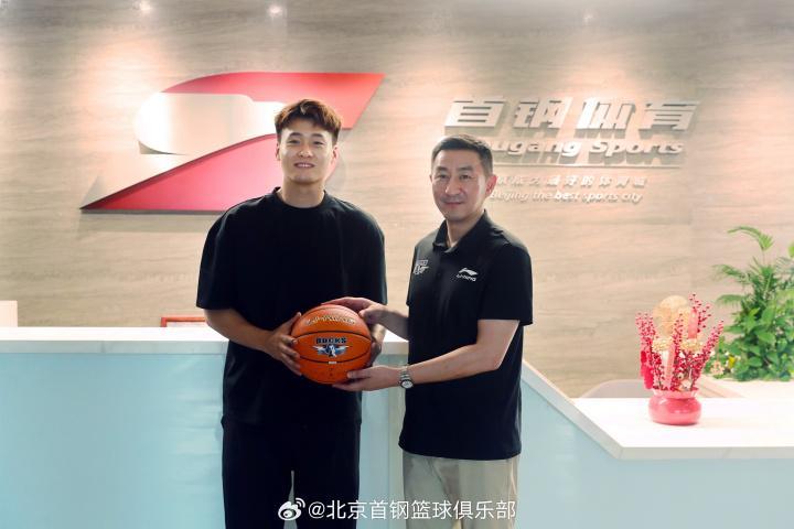 全球总决赛直播-北京男篮注册16人：赵睿3年C类合同加盟 方硕&amp;amp;翟晓川&amp;amp;丘天续约